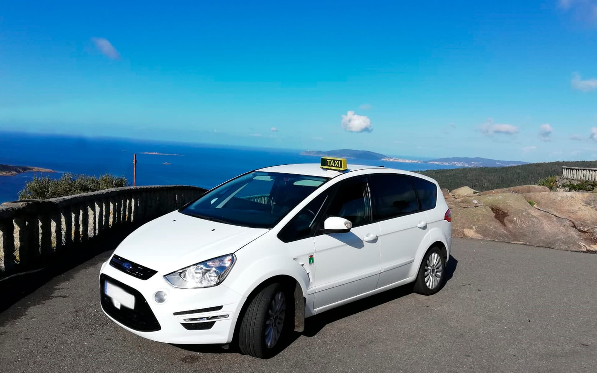 Moncho Santos Taxi Cee: taxista 24 horas bajo reserva previa