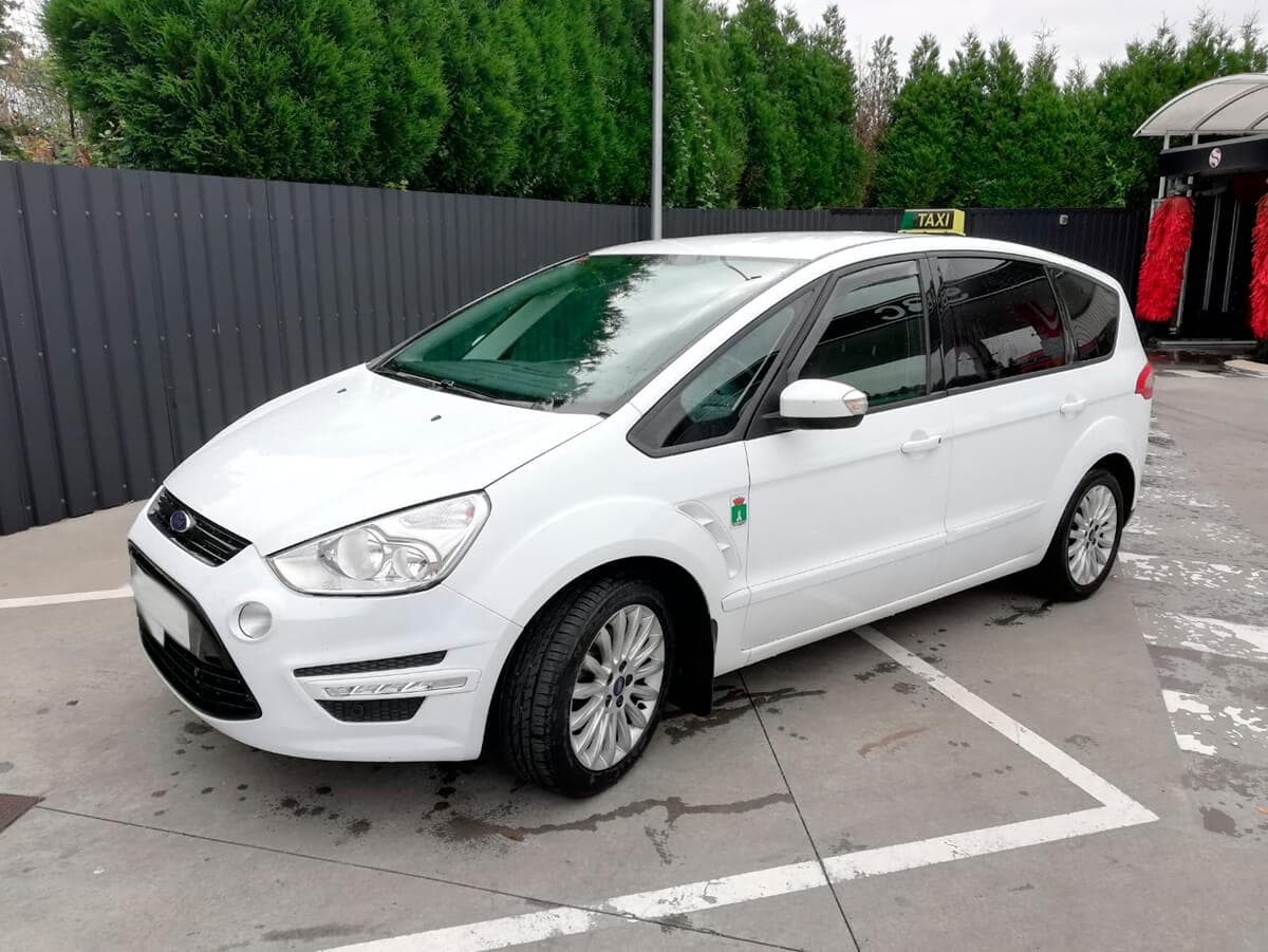 Moncho Santos, taxi en Cee