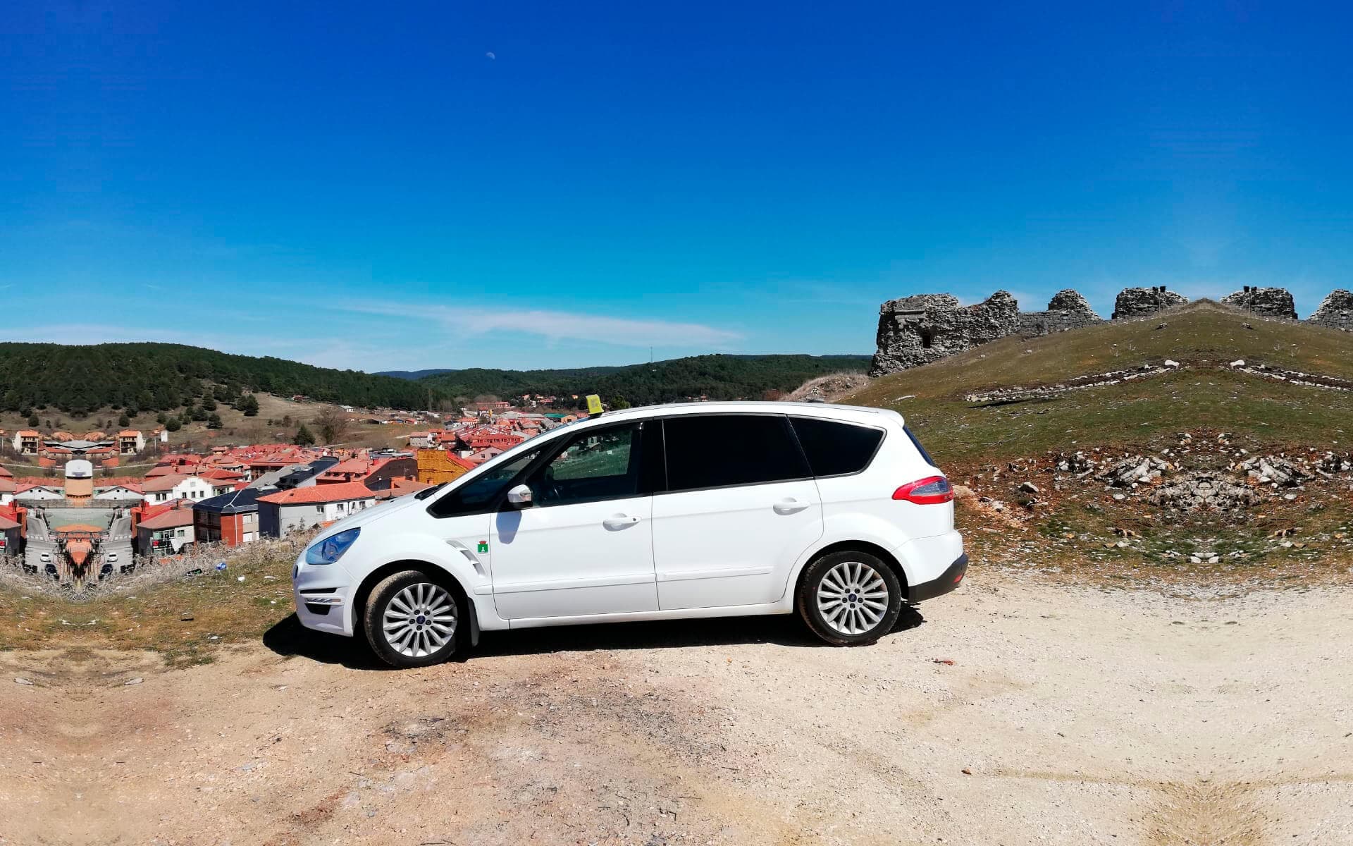 Moncho Santos Taxi-Cee, su medio de transporte en Cee y alrededores